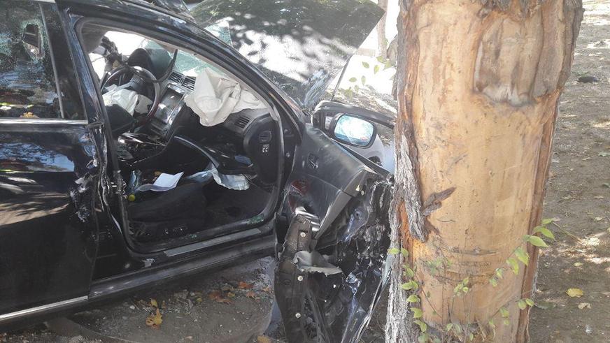 Двое пострадали в аварии с участием Lexus GS в Алматы
