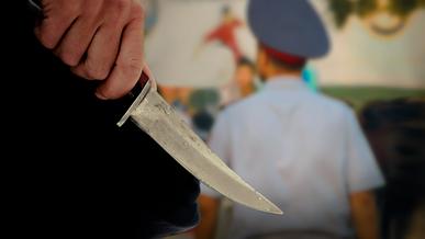 Автоворы напали с ножом на полицейского