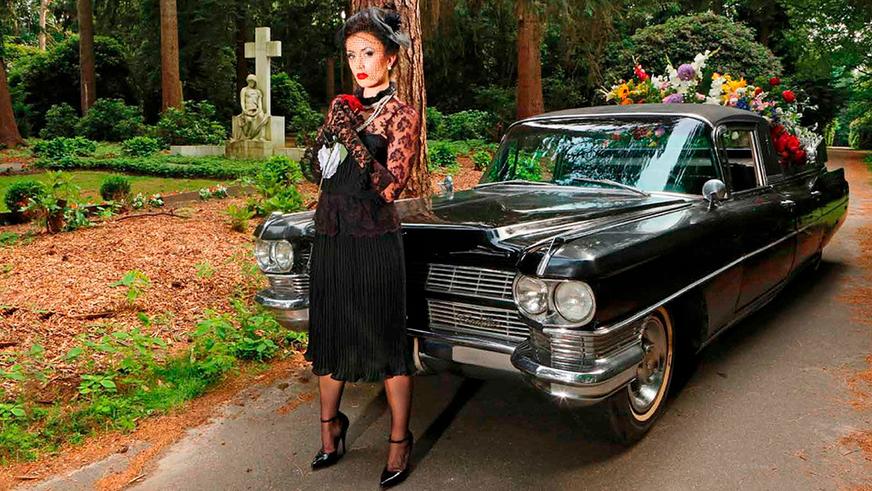 Календарь «Девушки и легендарные американские автомобили – 2019»