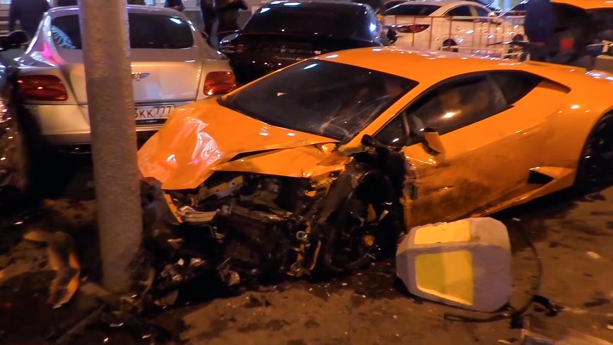 Lamborghini, Bentley и Maybach пострадали в крупном ДТП в Москве