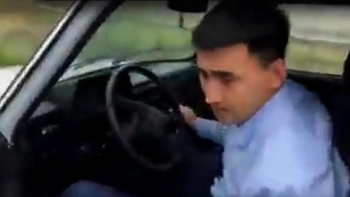 Пьяного полицейского на «Ниве» сняли на видео