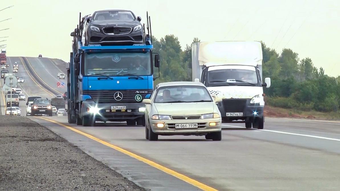 Трещины на автобане Караганда – Темиртау: названы причины