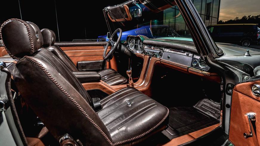 Тюнеры преобразили интерьер старого Mercedes-Benz 230 SL