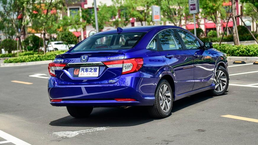 Honda выпустила крупный седан с литровым мотором