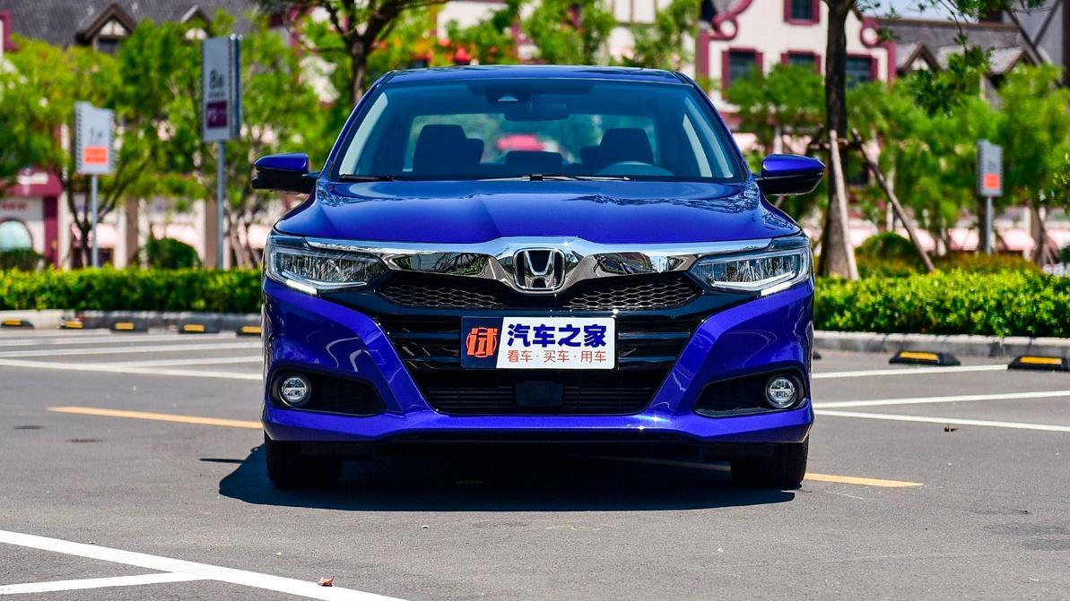 Honda выпустила крупный седан с литровым мотором