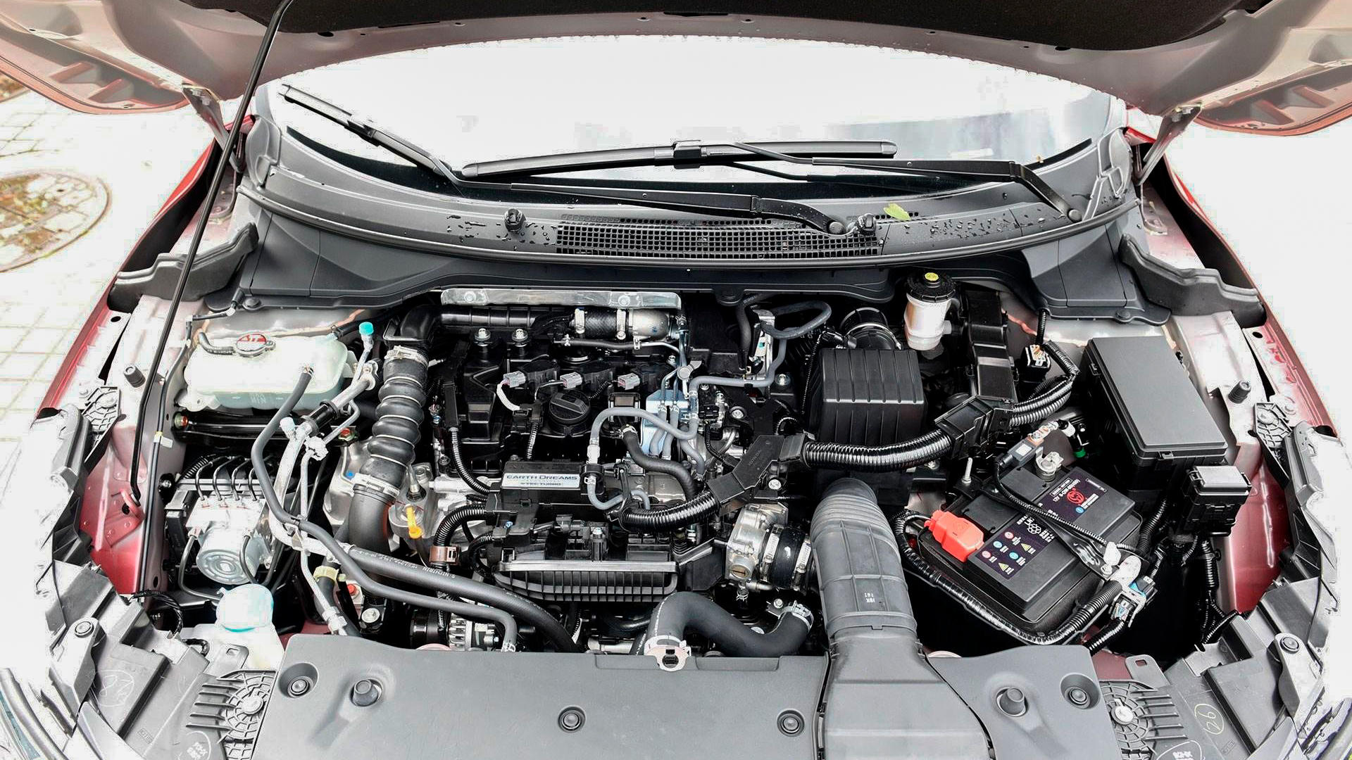 Honda выпустила крупный седан с литровым мотором