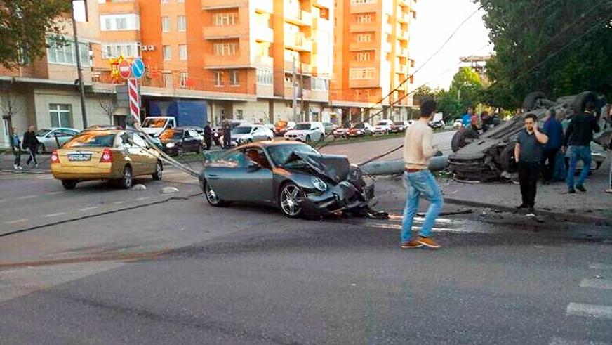 С водителя Hyundai Santa Fe требуют $90 тысяч за ДТП