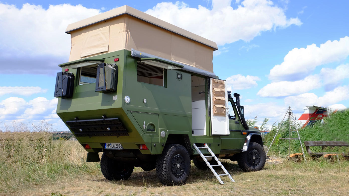 Военный Mercedes G290 превратили в гражданский дом на колёсах