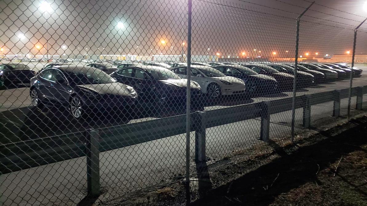 Tesla Model 3 никто не покупает?