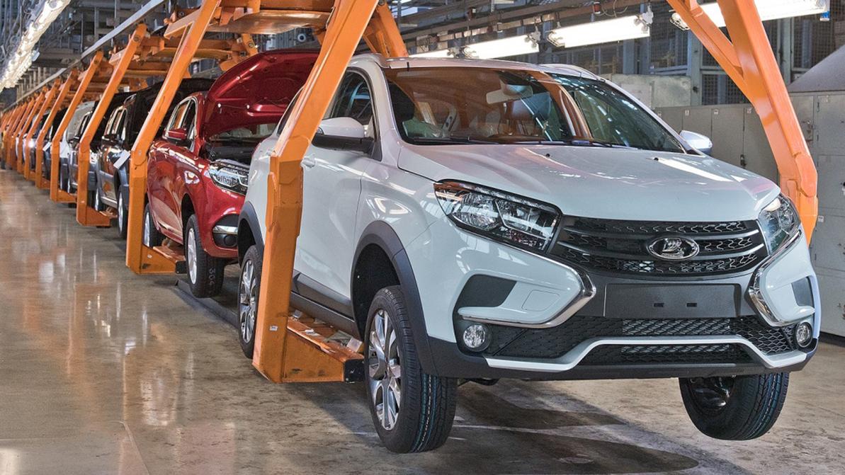 Lada XRAY Cross встала на конвейер