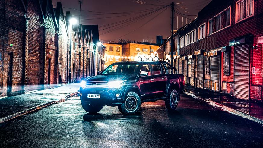 Toyota построила особенный Hilux в честь 50-летия модели