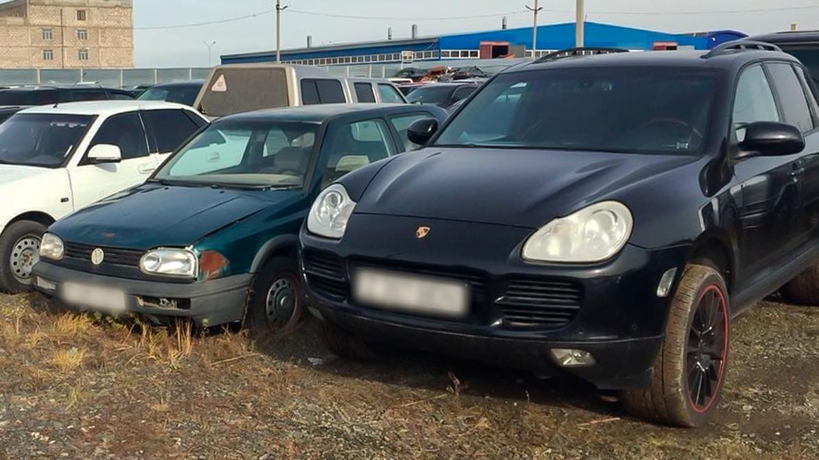 Два Porsche Cayenne отобрали у астанчан за неуплату налогов