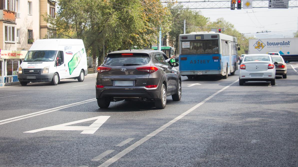 Более тысячи нарушений ПДД выявлено на полосе BRT в Алматы