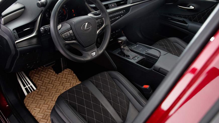 Lexus собрал уникальный «винный» ES
