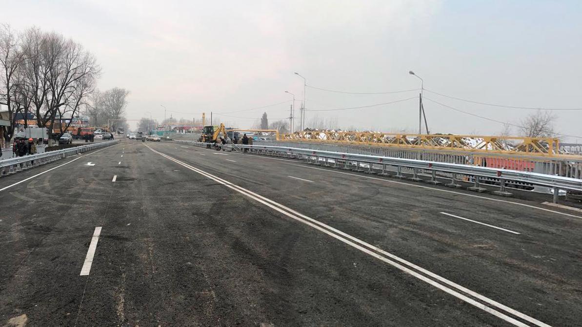 В Алматы открыли мост через реку Аксай на улице Жандосова