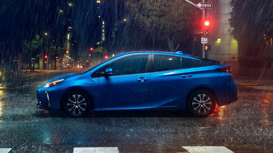 Внешность Toyota Prius сделали проще