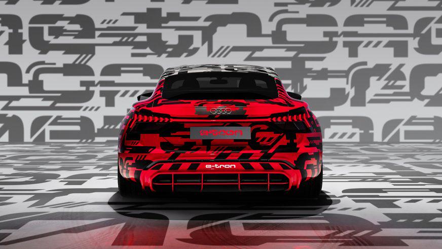 Audi дразнит электрическим лифтбеком e-tron GT