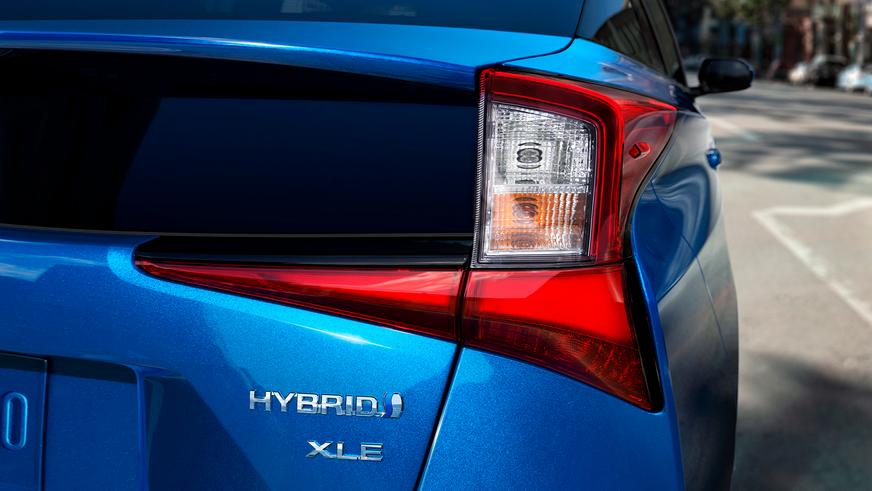 Внешность Toyota Prius сделали проще