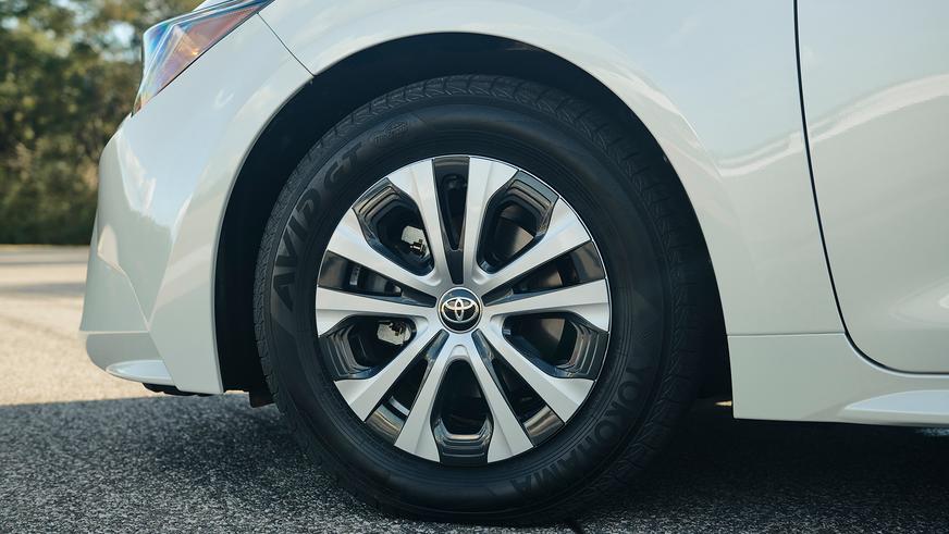 2009 Toyota matrix xrs tire size