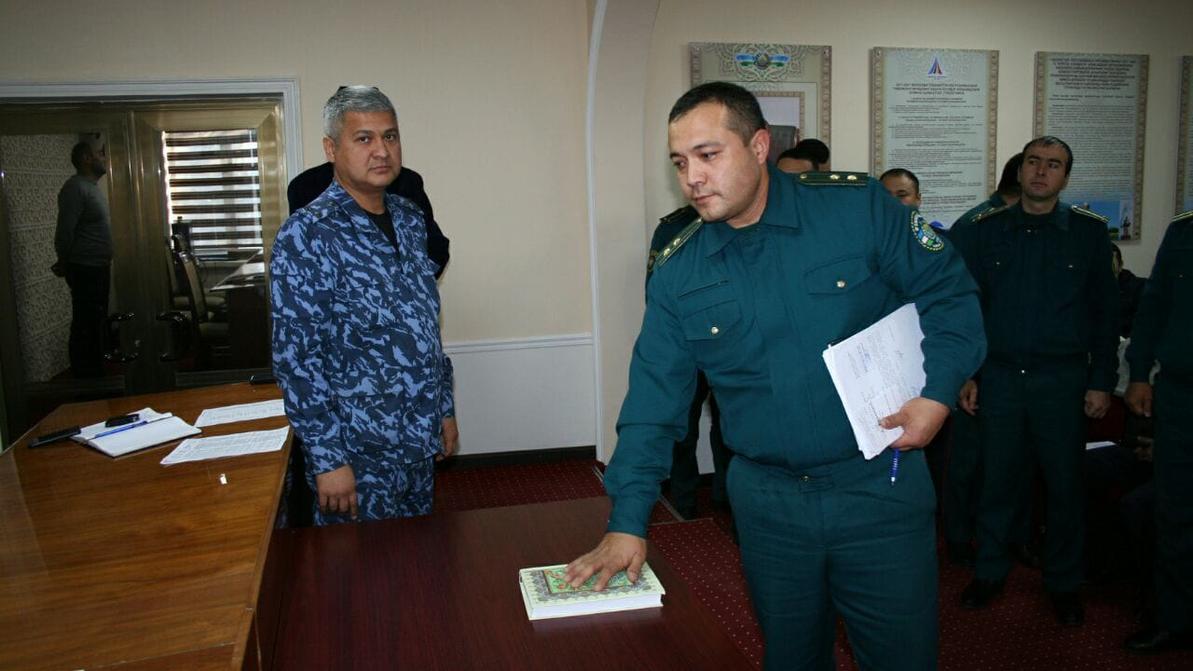 Узбекские милиционеры поклялись на Коране, что не будут брать взятки