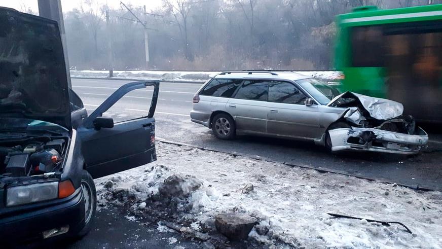 BMW и Subaru столкнулись в Алматы