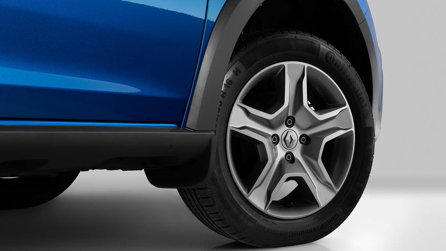 Приподнятый Renault Logan добрался до Казахстана