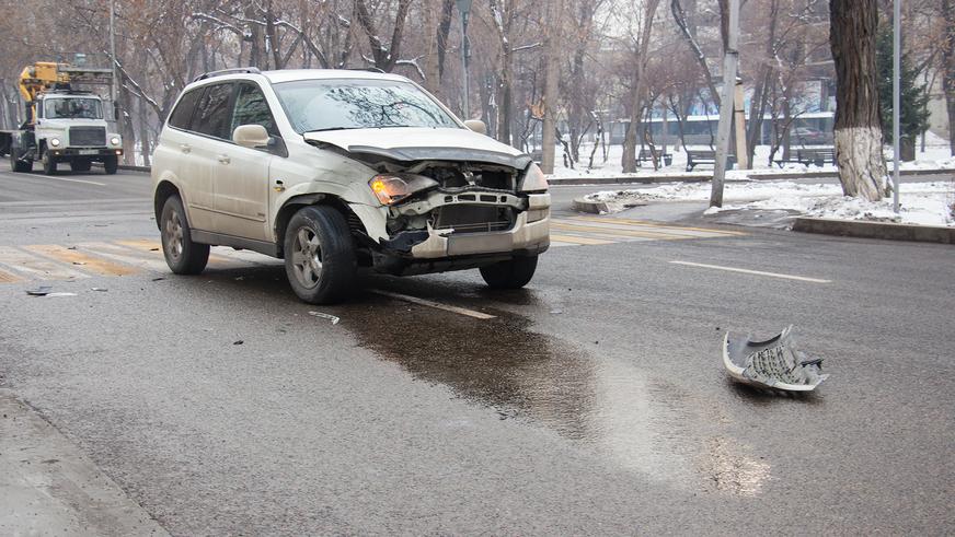 Видео: На Мынбаева – Гагарина в Алматы очередная авария
