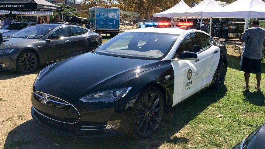 Американская полиция примеряет Tesla Model S