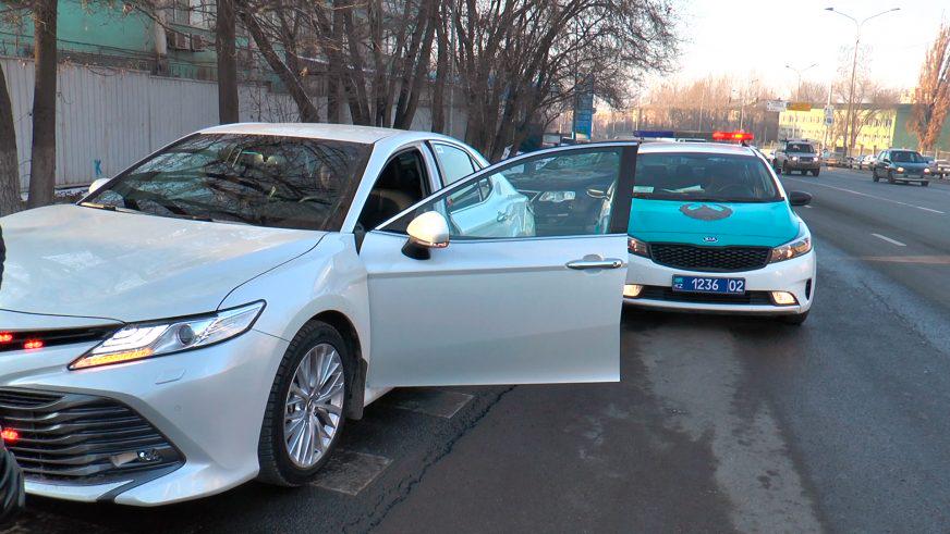 Очередную Camry со стробоскопами отправили на штрафстоянку