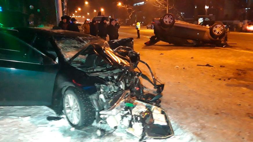 Шестеро пострадали в ДТП в Алматы