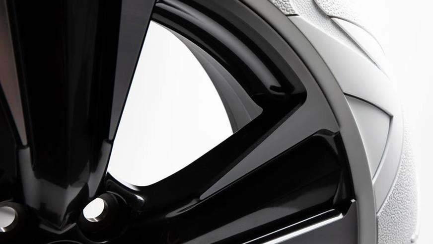 Lexus UX получил покрышки в стиле кроссовок Nike