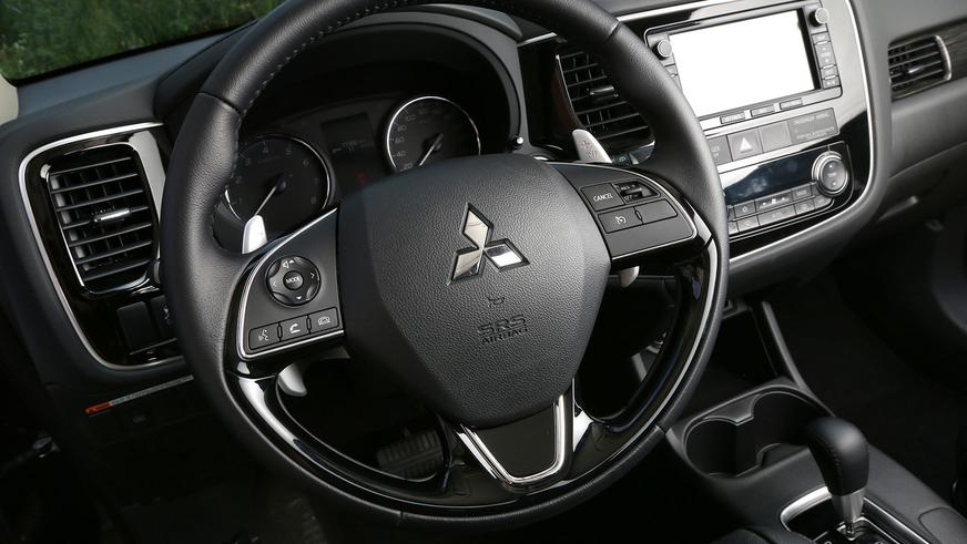 Mitsubishi Outlander - 2015