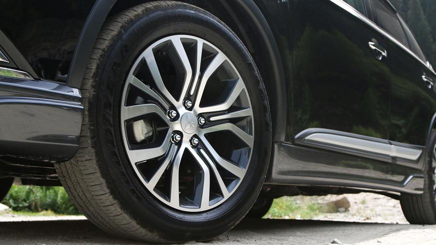 Mitsubishi Outlander - 2015