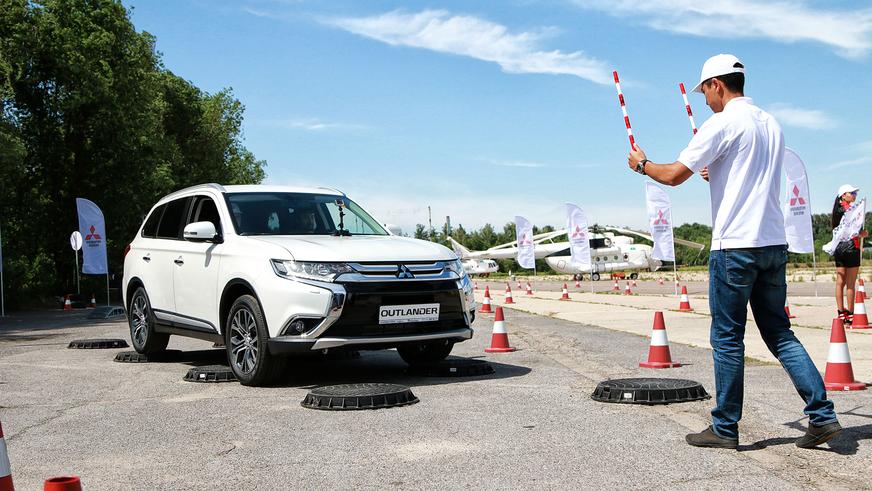 Mitsubishi Outlander - 2015