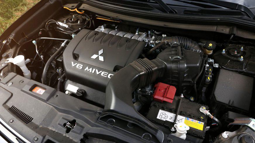 Mitsubishi Outlander - 2015 - двигатель