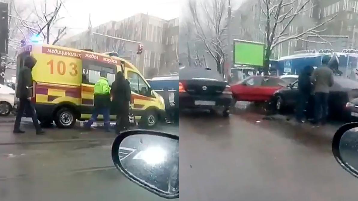 Массовое ДТП в Алматы: водителю стало плохо
