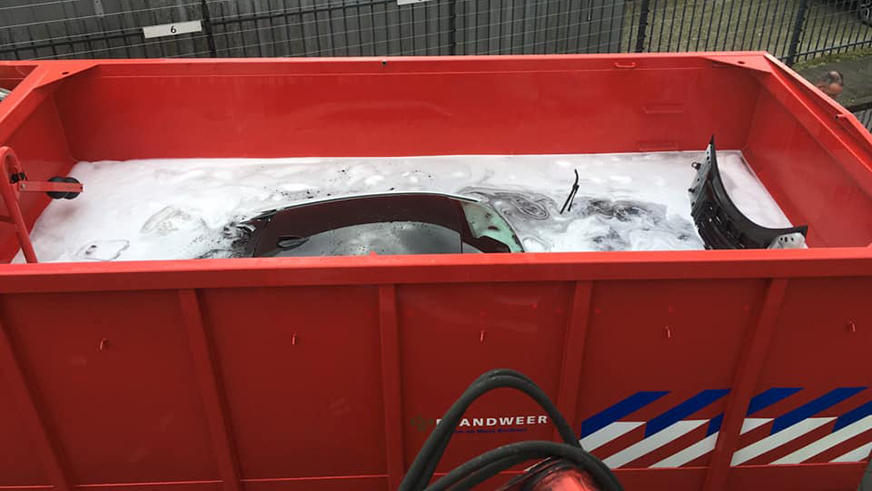 Как потушить гибридный BMW i8