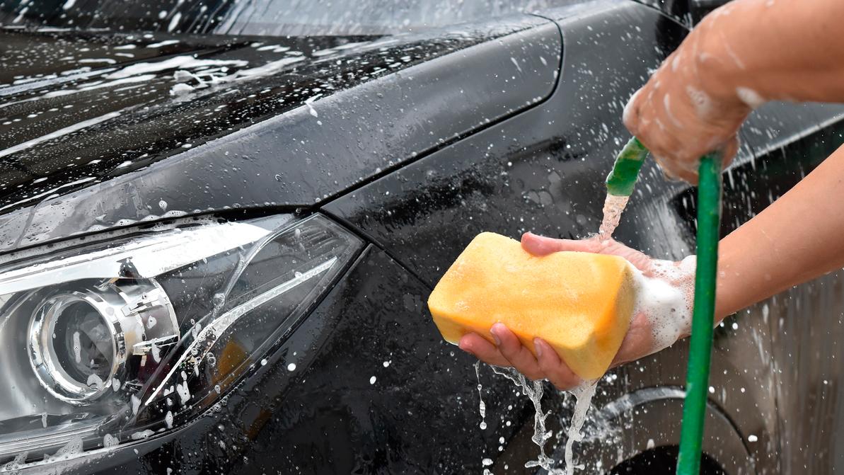Можно ли мыть машину во дворе или на улице?