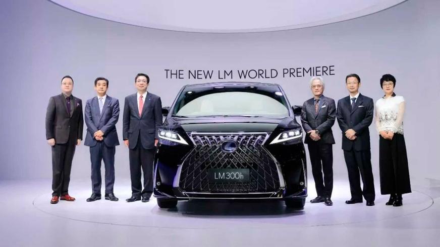 Lexus LM представлен официально