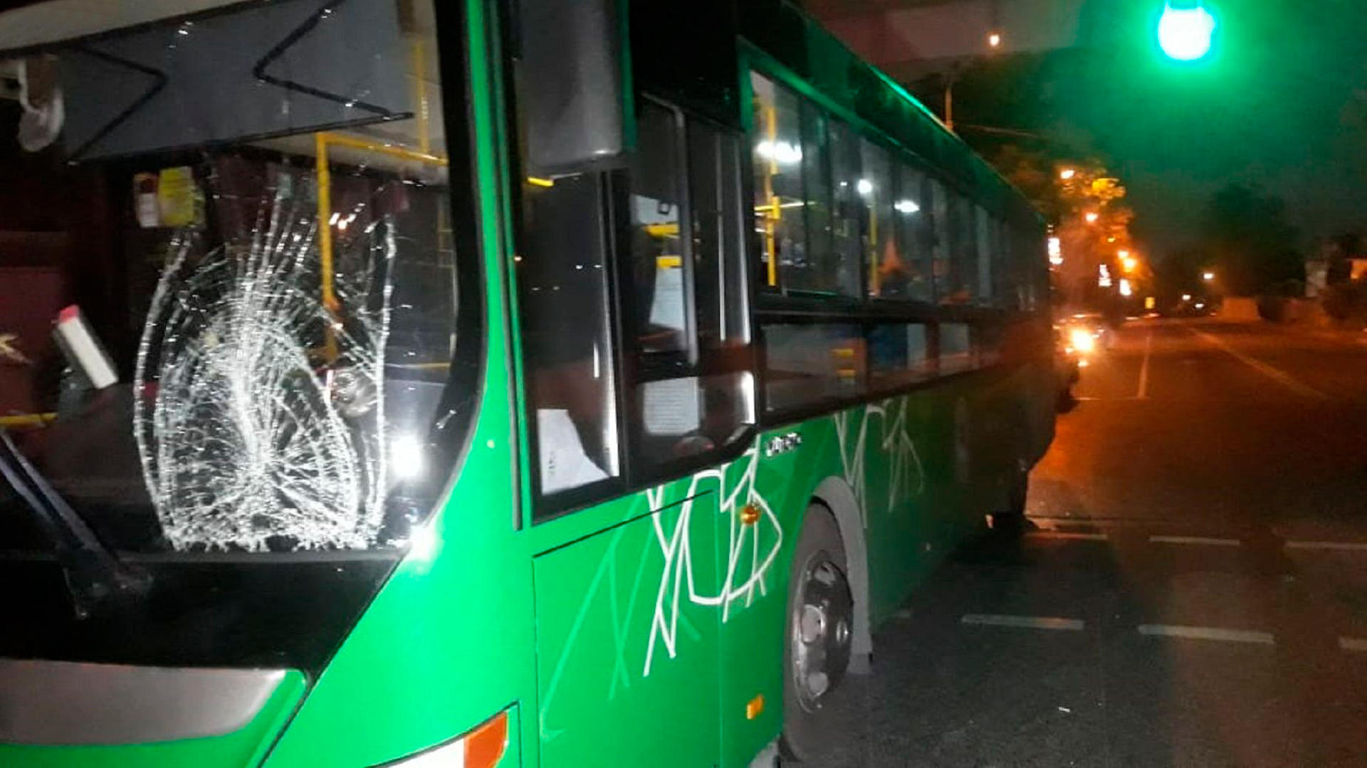 Двух пешеходов насмерть сбил автобус в Алматы