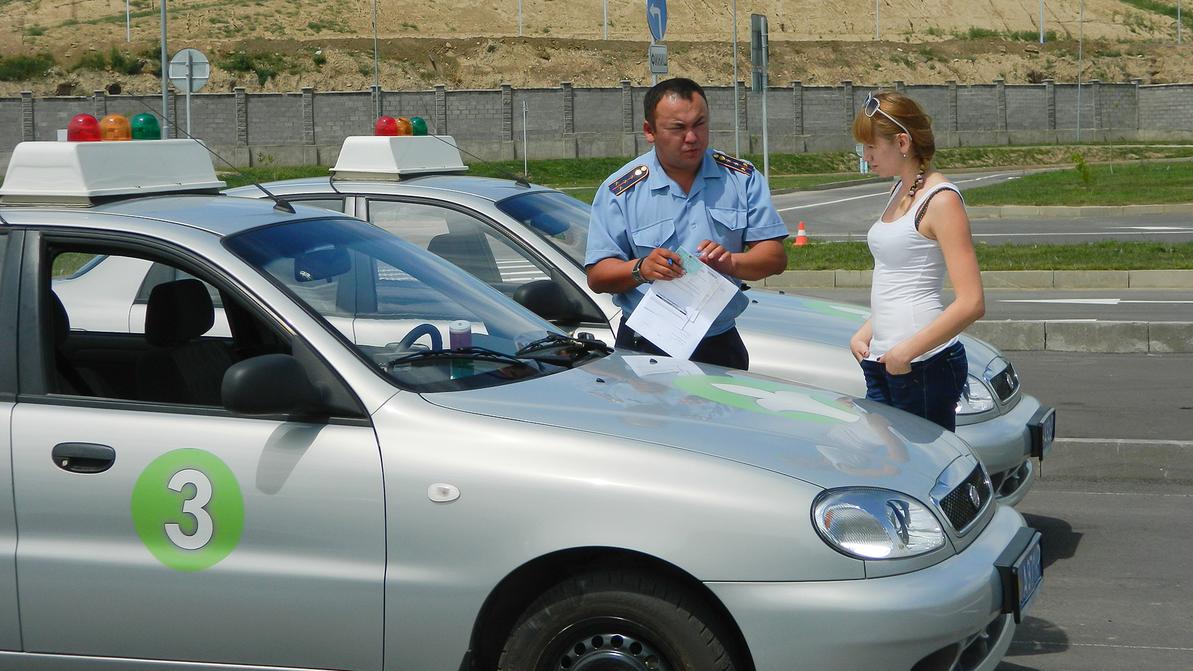 Полицейские с 1 июля перестанут принимать экзамены и выдавать права