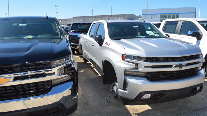 124 колеса сняли с автомобилей Chevrolet на дилерской парковке в США