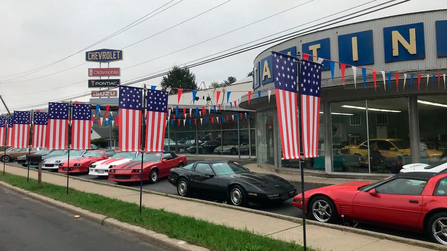 Дюжина классических авто сгорела в США