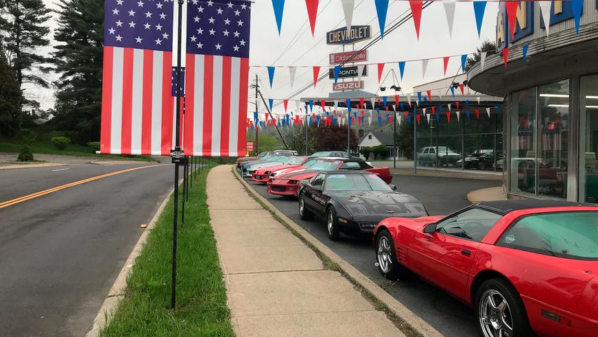 Дюжина классических авто сгорела в США