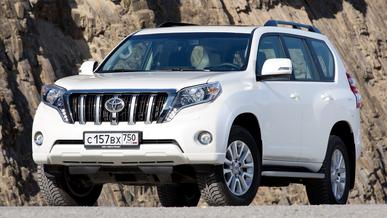 Двух иностранцев подозревают в угоне Toyota Land Cruiser Prado в Алматы