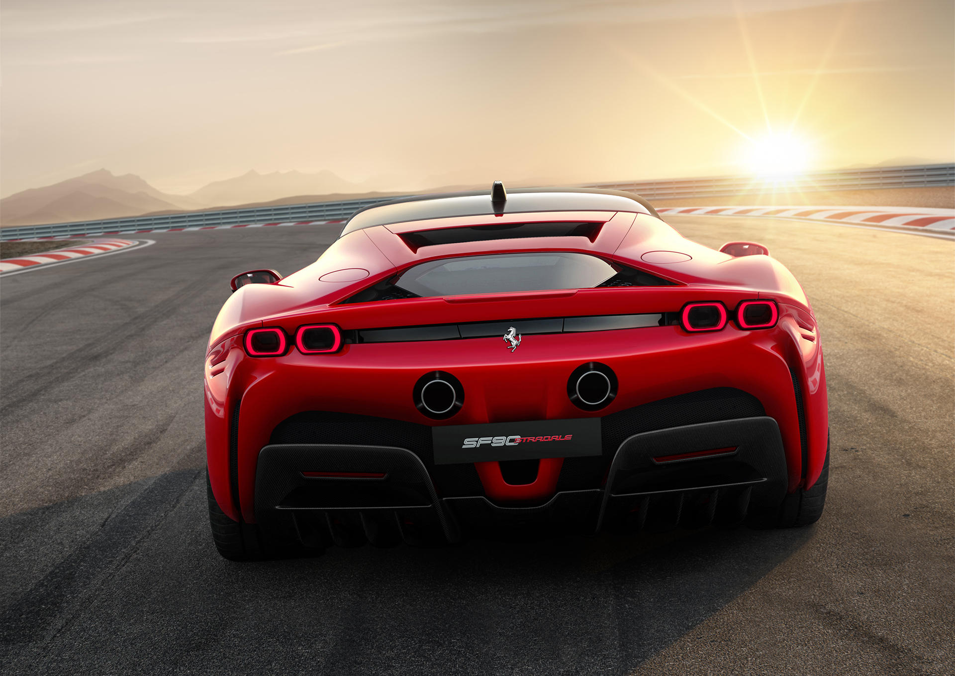 Ferrari построила первый подзаряжаемый гибрид