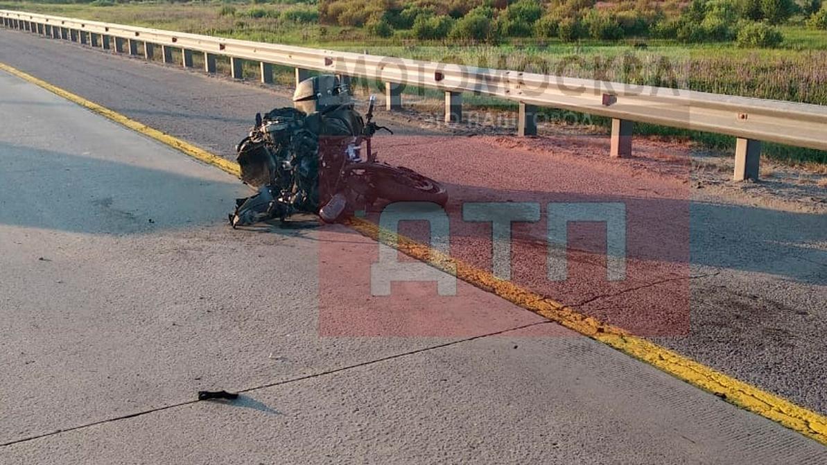 Мотоблогер, руливший ногами, погиб в ДТП