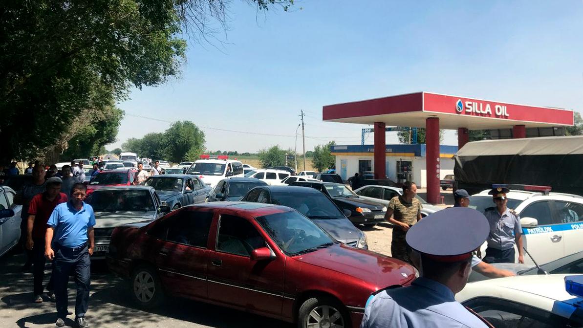 В Арыси у местного жителя угнали машину, брошенную на заправке
