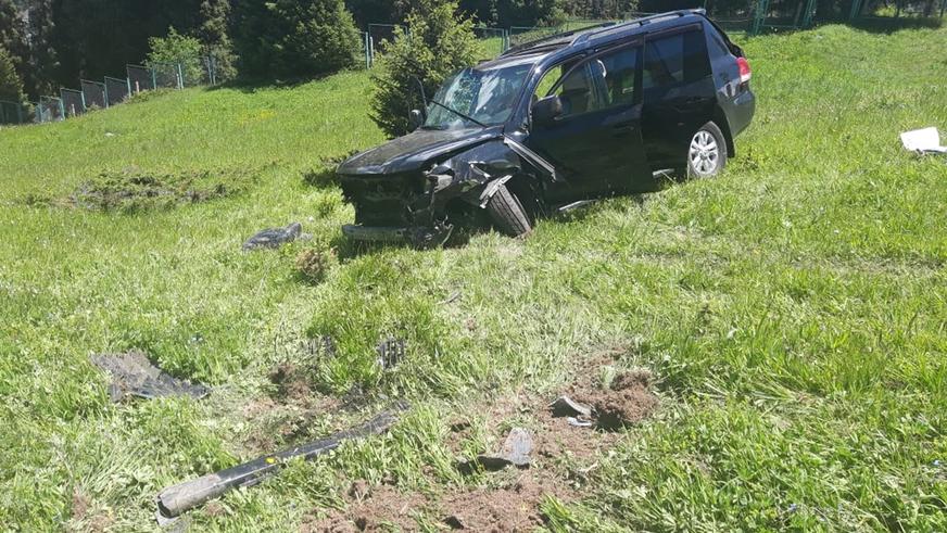 Toyota Land Cruiser 200 сорвалась с дороги на БАО