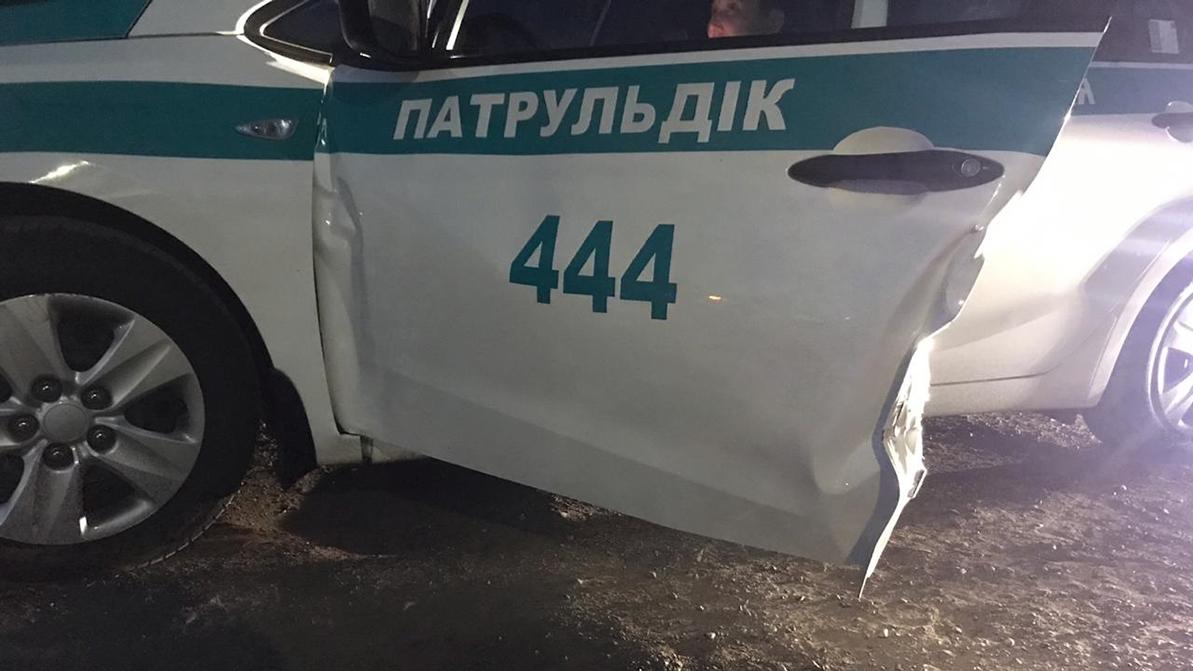 Кортеж сбил двух полицейских на ВОАД в Алматы